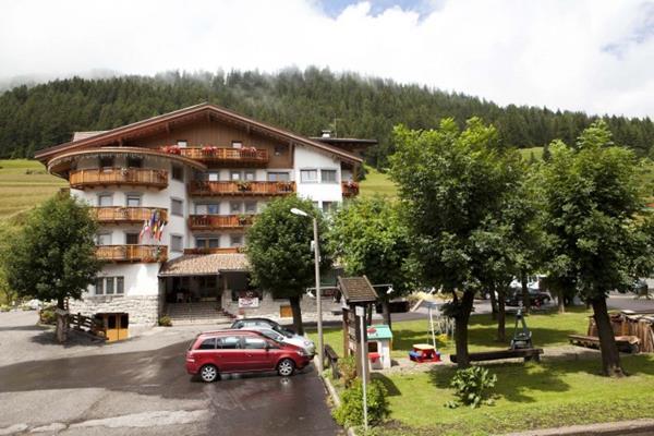 Hotel Europa Pozza di Fassa Exterior photo