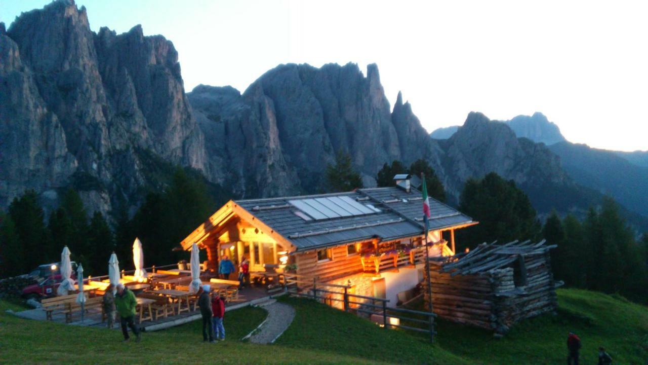 Hotel Europa Pozza di Fassa Exterior photo